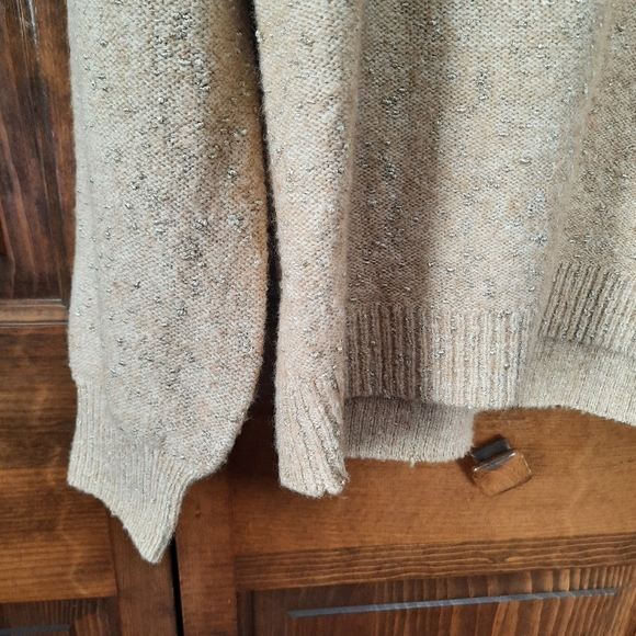 🛍 Loft Shimmer Stitch V-neck Sweater Tan Gold Metallic Knit 601906 Size Medium - Picture 8 of 13